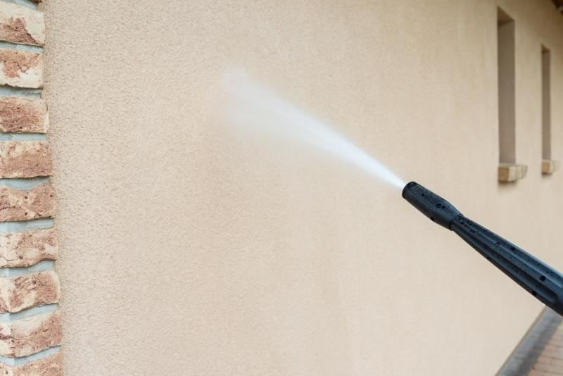 D&eacute;capage de fa&ccedil;ade : quelle technique pour un r&eacute;sultat durable ?